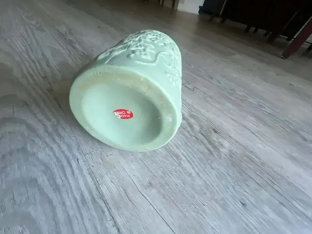 Vintage Green Ceramic Toothbrush Holder with Cameo and Ivy Leaf Décor